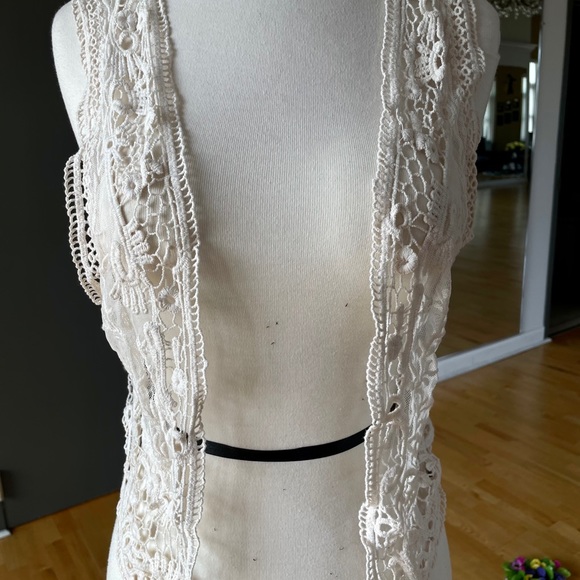 Lace overlay for Summer 🌼☀️ - Picture 2 of 4